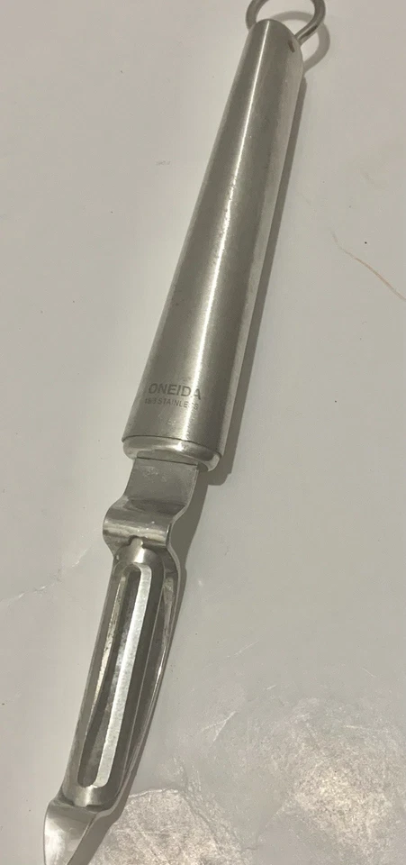 Pelador giratorio de acero inoxidable de la marca Oneida. Vintage Foto 1 de 4