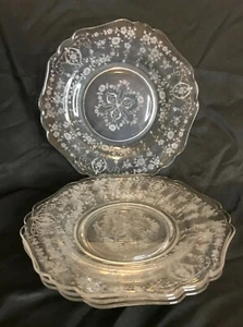 Set of 4 Clear Glass Luncheon Plates Etched Floral and Leaf Pattern 8 1/2" - Picture 1 of 8