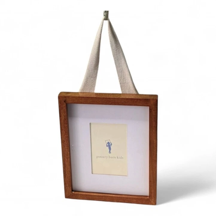 Moldura de madeira Pottery Barn Kids galeria 9x11 com tapete | Quadro de exibição de fotos - Imagem 1 de 4