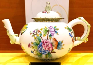 HEREND QUEEN VICTORIA PATTERN MEDIUM TEA POT,30fl Oz hold,MASTER PIECE,BRAND NEW - Picture 1 of 11