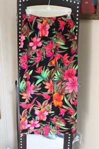 Chico's Travelers Tropical Floral Wide Leg Cropped Pants Size 1 Vacation Travel - Picture 1 of 2