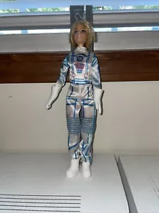 Astronaut Barbie 2015 mit Handschuhen & Stiefeln, ohne Helm - Bild 1 von 8