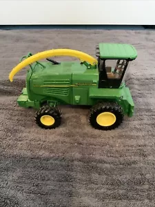 ERTL FIRST PRODUCTION JOHN DEERE 7400 FORAGE HARVESTER 1/32 SCALE - Picture 1 of 7
