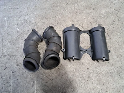 Honda CBR 600 F 1989 - Caja de aire filtro cauchos y cubierta Foto 1 de 4