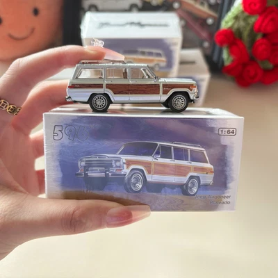 1/64  Silver/White Grand Wagoneer SUV ORV Sports Model Diecast Collect Car - Image 1 of 4