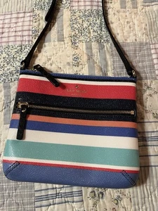 Kate Spade Damen Umhängetasche Multistripe Cedar Street Stripe L11902 - Bild 1 von 5
