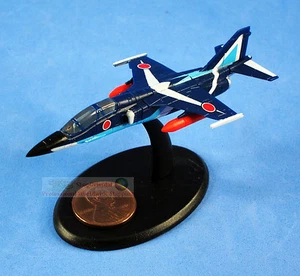 Japón JASDF azul Impluse 3rd Gen Kawasaki T-4 Subsonic Jet Aircraft Fighter S64 - Imagen 1 de 4