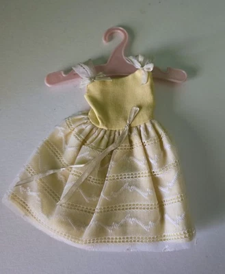 VESTIDO VINTAGE 1963 BARBIE SKIPPER #1904 NIÑA FLOR CON ETIQUETA ADJUNTA Foto 1 de 4