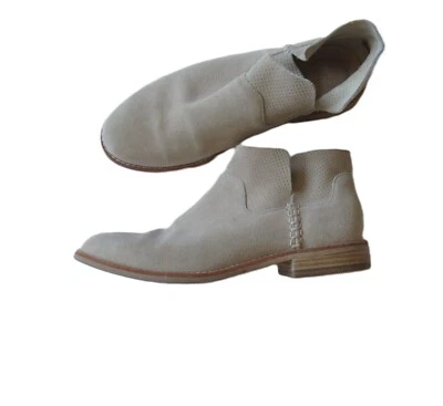 Botines Clarks Artesanales Cuero Gamuza Tostado | Talla 8.5 corre más pequeño, como 8 Foto 1 de 4
