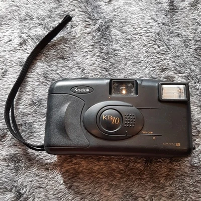 Vintage Film Camera Kodak KB10 35mm Camera Point&Shoot NOT TESTED + 3 rolls film - Image 1 of 4