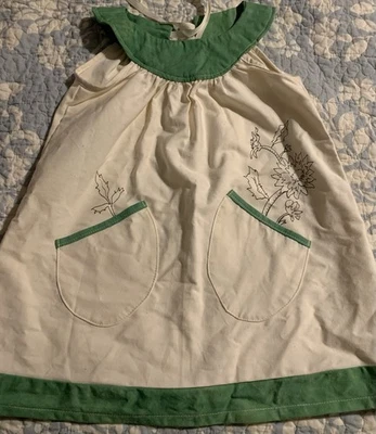 De colección Años 60 70 Niñas Verde Satén Hecho a Mano Delantal Vestido Jersey Tulipán Superpuesto Delantal Foto 1 de 4