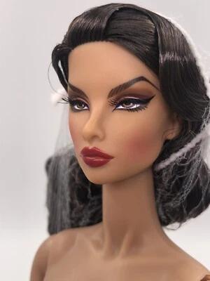 Boneca nua Fashion Royalty Integrity Toys Enamorada Natalia FR6.0 - Imagem 1 de 4