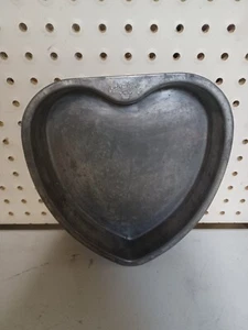 Bake King 9" Heart-Shaped Baking Pan CLEAN RESALE COOKING $$ - Picture 1 of 4