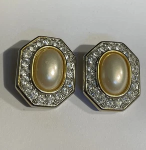 TAT Vintage Gold Tone Clear Rhinestone  Clip On Earrings Jewelry Gar5-52 - Picture 1 of 4