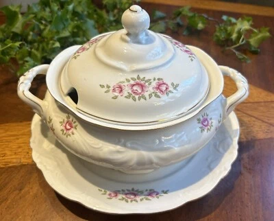WALBRZYCH Sopa Blanca Con Placa Base ~ Cuenta con Borde Dorado y Flores Rosadas Foto 1 de 4