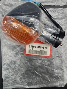 HONDA OEM NOS 33600-MBB-671 RIGHT REAR TURN SIGNAL 1999 SUPER HAWK - Picture 1 of 3