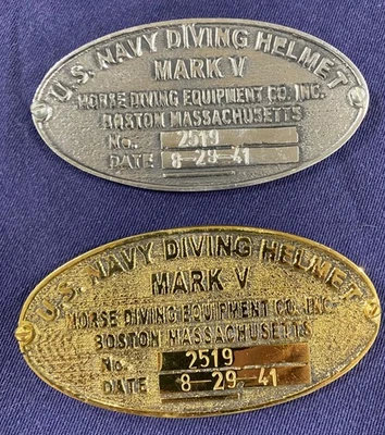 2 CASCO DE BUCEO EN ALTA MAR MORSE COMERCIAL REPRO EE. UU. NAVY MAR MAR MARK-V 1941 PLACAS DE IDENTIFICACIÓN Foto 1 de 2