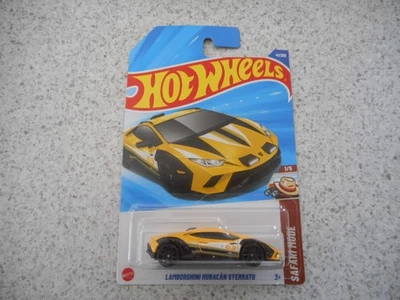 2025 HOT WHEELS DIE CAST HW SAFARI MODE LAMBORGHINI HURACAN STERRATO CAR 41 - Image 1 of 4