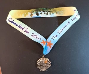 2010 Seawall Galveston Texas Half Marathon Finisher Medal - Picture 1 of 3