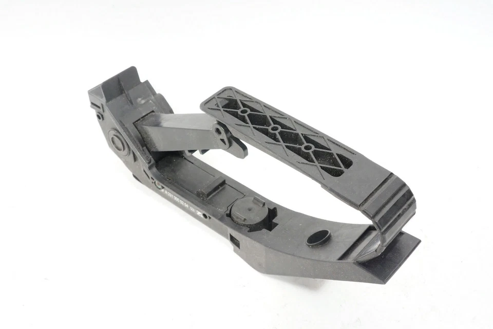 MERCEDES-BENZ S550 S63 W221 ACCELERATOR GAS PEDAL OEM - Image 1 of 4