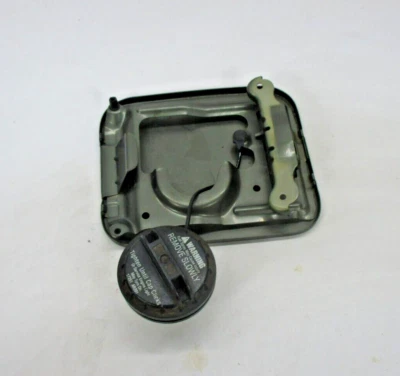 ✅2004 - 2012 Nissan Armada Infiniti QX56 крышка двери топливного газа OEM - Изображение 1 из 4