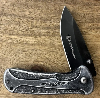 Smith & Wesson SWSA12 Assisted Folding Knife 3.25" Black Plain Blade - Image 1 of 4