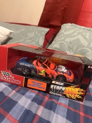 1:18 2003 Chevrolet Corvette - Terry Labonte #5 - Nascar - Kellogg’s / Got Milk? - Image 1 of 4