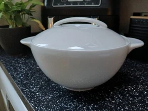 DENBY WHITE LARGE LIDDED CASSEROLE DISH - Picture 1 of 4