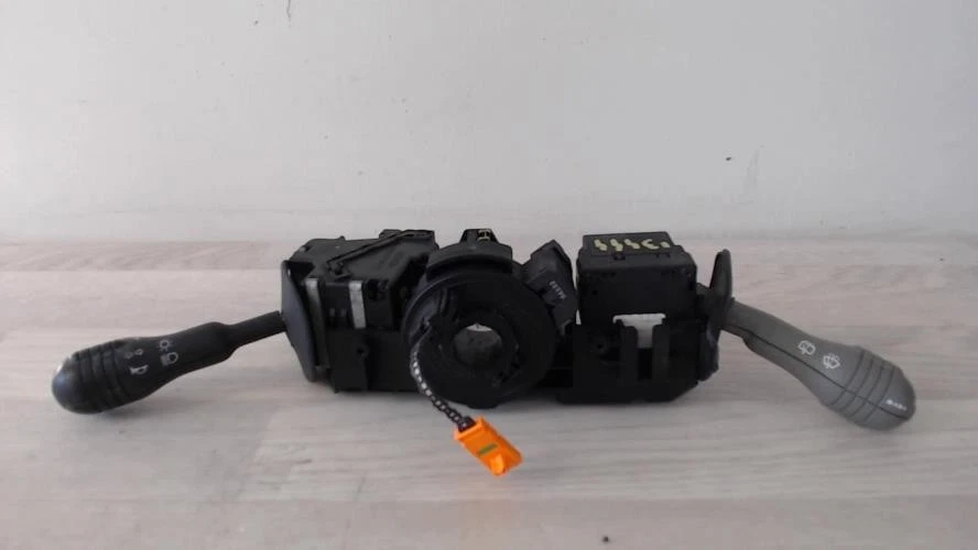 Com (Bloc Contacteur Tournant+Commodo Essuie Glace+Commodo Phare) RENAULT TWINGO - Photo 1/4