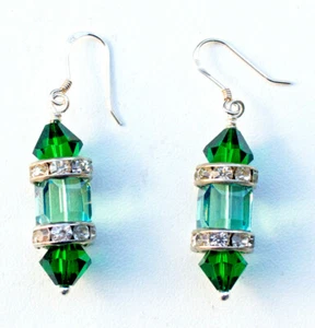 Pendientes perforados de cristal verde claro y esmeralda. Nuevo sin etiquetas - Imagen 1 de 1
