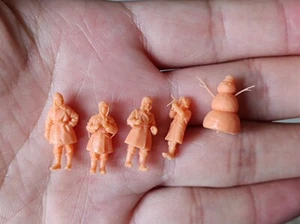 3D Printed 1/72 Modern Soviet kids having a snowball fight Unpainted Model NEW - Picture 1 of 1