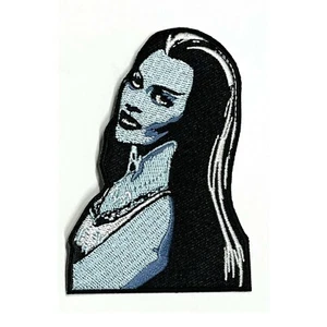 Rock Rebel Lily Munster Universal Monstruos Horror Bordado Hierro En Parche - Imagen 1 de 3