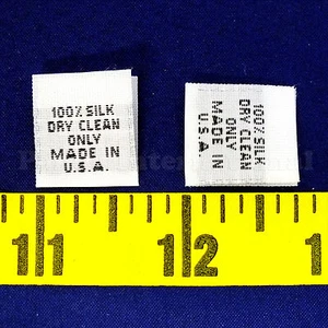 1000 piezas ETIQUETAS TEJIDAS ""100% SEDA LIMPIA EN SECO SOLO HECHA EN EE. UU.""." Blanca 5/8 X 6/8 - Imagen 1 de 2