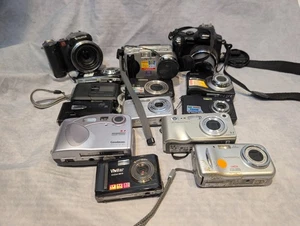 Pacchetto fotocamera digitale Joblot fotocamere difettose videocamere x14 pezzi di ricambio Fujifilm ecc - Foto 1 di 11