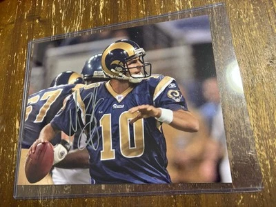 Foto autografiada de 8x10 del campo de campo de fútbol americano de los St Louis Rams Marc Bulger Foto 1 de 3