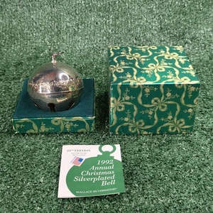 1992 WALLACE SILVERPLATE ANNUAL SLEIGH BELL ORNAMENT WITH BOX, CARD, & SLIP - Picture 1 of 6