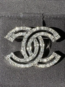Chanel Authentic 22P LARGE CC LOGO BAGUETTE WHITE Crystals SILVER TONE BROOCH - Picture 1 of 15