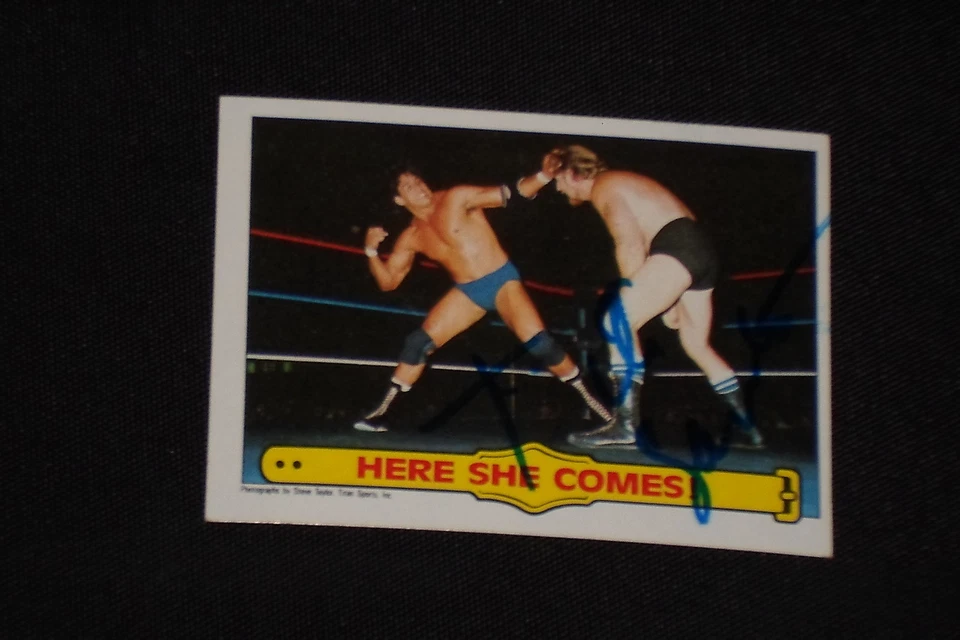 TITO SANTANA 1985 TOPPS WWF WRESTLING SIGNED AUTOGRAPHED CARD #28 - Image 1 of 1