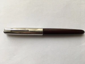 C1960s VINTAGE PARKER 51 “SPECIAL” LUSTALLOY CAP&BURGUNDY BODIED FOUNTAIN PEN - Foto 1 di 8
