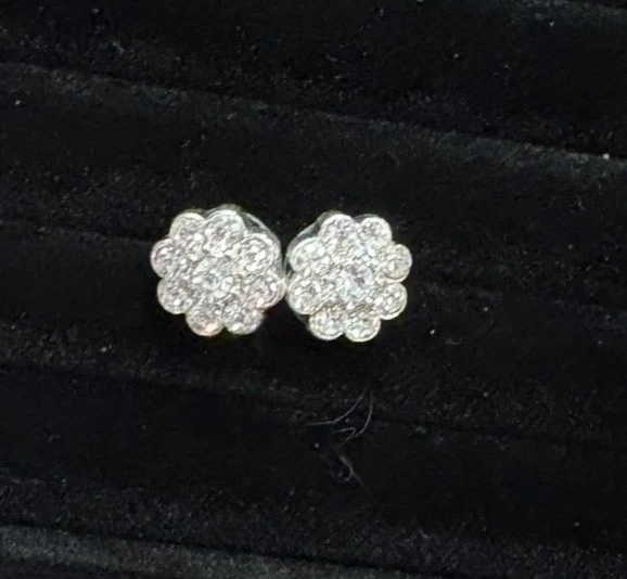 Pendientes con racimo de diamantes de imitación - ¡Hermosos! Foto 1 de 1