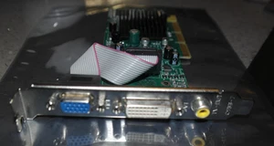 32MB ATI Radeon VE AGP universal composite RTA/VGA/DVI - Picture 1 of 5