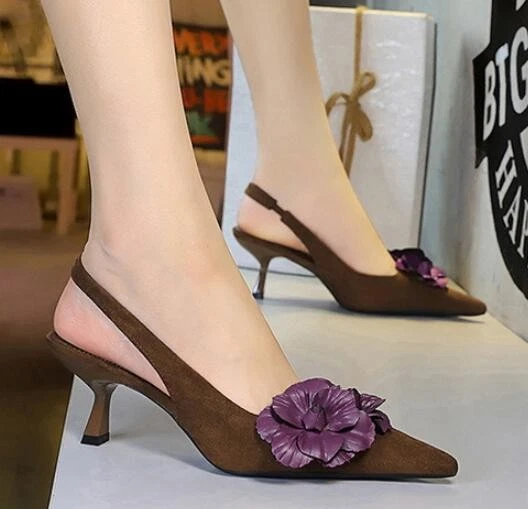Sandalias elegantes de tacón bajo con tacones de aguja florales con puntera puntiaguda para mujer talla Foto 1 de 4