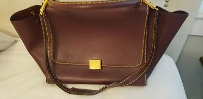 Bolso de Hombro CELINE Trapecio Mediano 2 Vías Cuero Borgoña  Foto 1 de 4