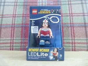 LEGO DC COMICS SUPER HELDEN WONDER WOMAN LED LITE LICHT SCHLÜSSELANHÄNGER SCHLÜSSELRING *VERSIEGELT - Bild 1 von 1