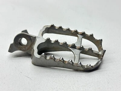 2022 Yamaha YZ450F Foot Peg Left Side Footrests Dirtbike B2W-27411-00-00 YZ 450F - Изображение 1 из 4