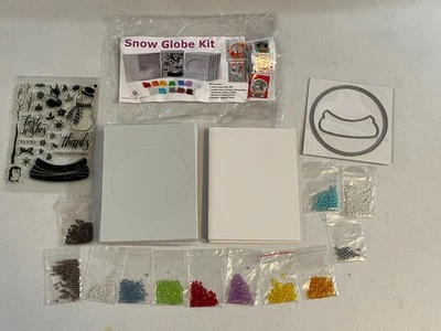 Queen & Co Globo de Nieve Coctelera Tarjeta Sello Kit NUEVO Papel Artesanía Libro de Recortes Foto 1 de 4