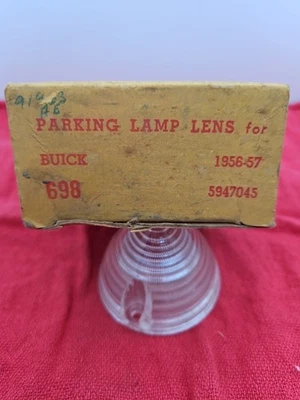 Lente de lámpara de estacionamiento vintage para Buick 1956-57, 698, 5947045 Foto 1 de 4