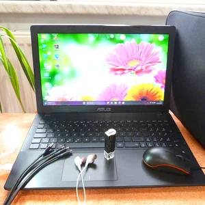 Asus F551 Vivobook PREMIUM 15 Zoll SonicMaster l SSD Windows 11 l HDMI DVDRW - Bild 1 von 15