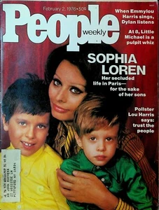People Magazine Sophia Loren Emmylou Harris February 2 1976 Dick Battista  - Bild 1 von 2