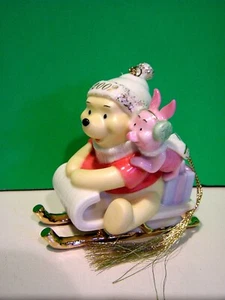 LENOX 2002 anual POOH ORNAMENTO trineo amigos con lechón NUEVO en CAJA con certificado de autenticidad - Imagen 1 de 3